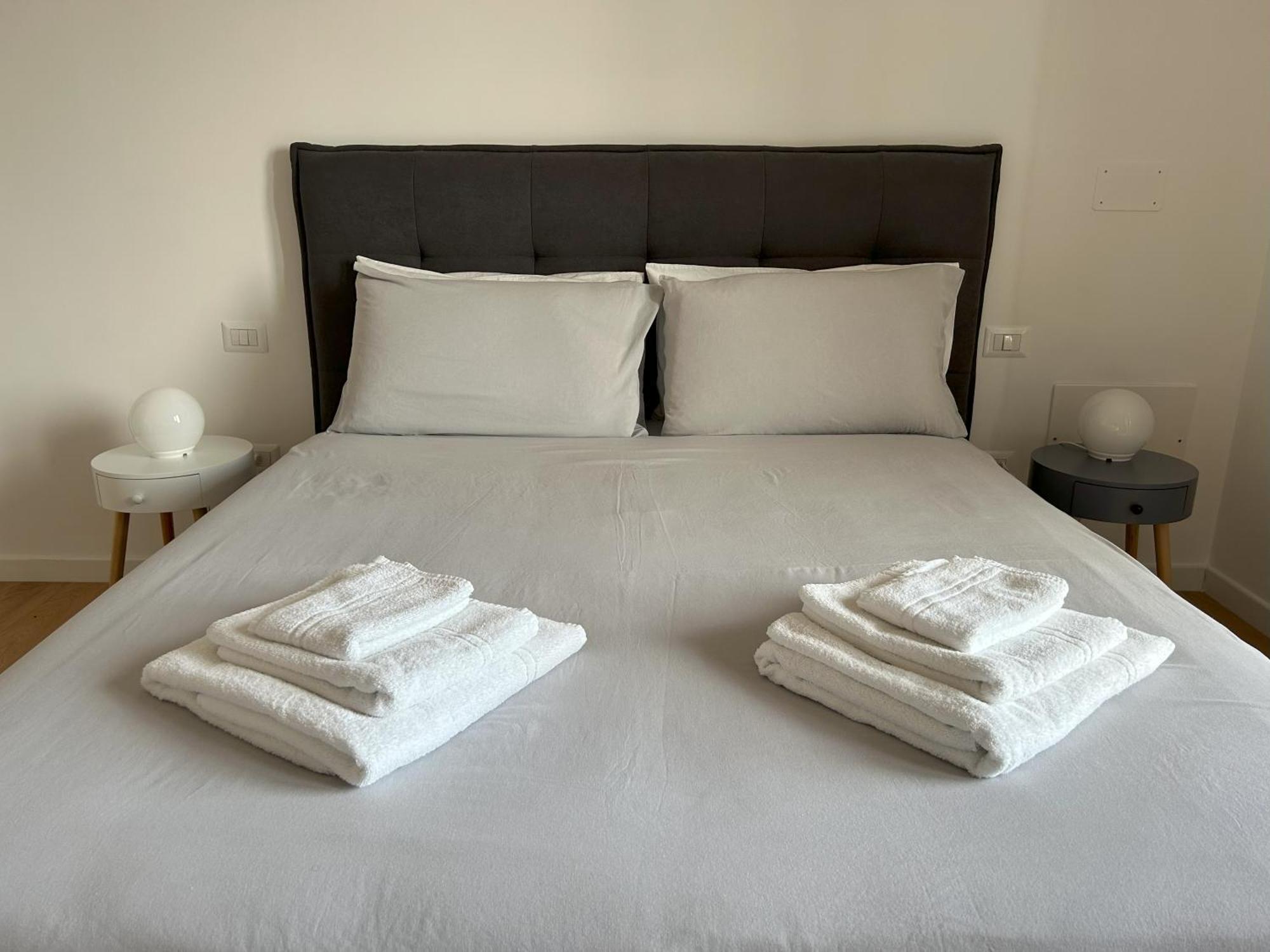 A Casa Di Roberta Apartment Salerno Ngoại thất bức ảnh
